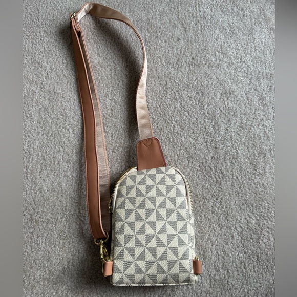 Geometric Patterned Sling bag - Picture 3 of 8